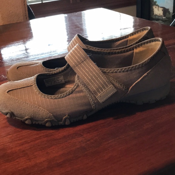 Shoes - Picture 2 of 3